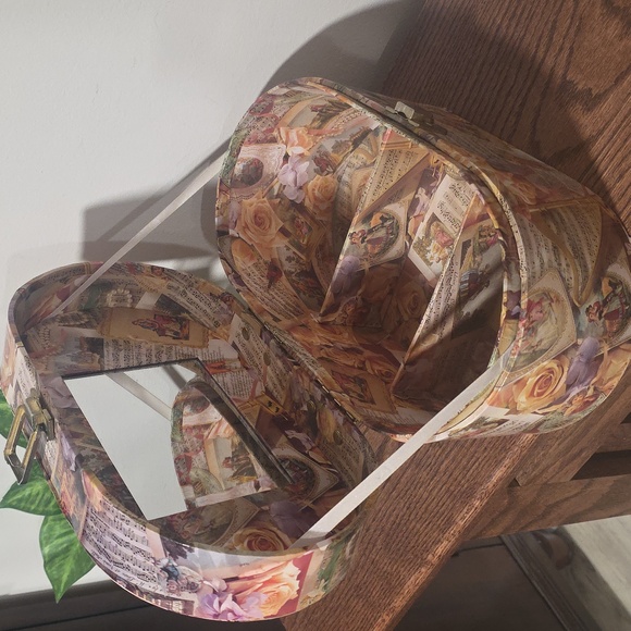 Floral Vintage-Style Women's Travel Storage Makeup Case - Picture 6 of 10